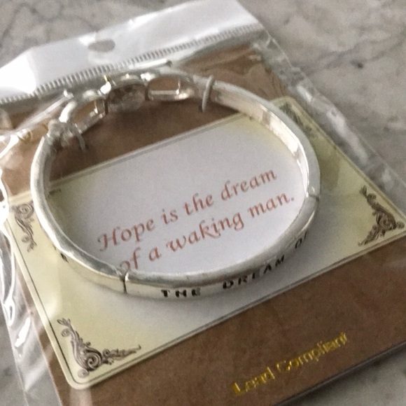 NIP Fashion Metal Latch Bracelet - Picture 3 of 3